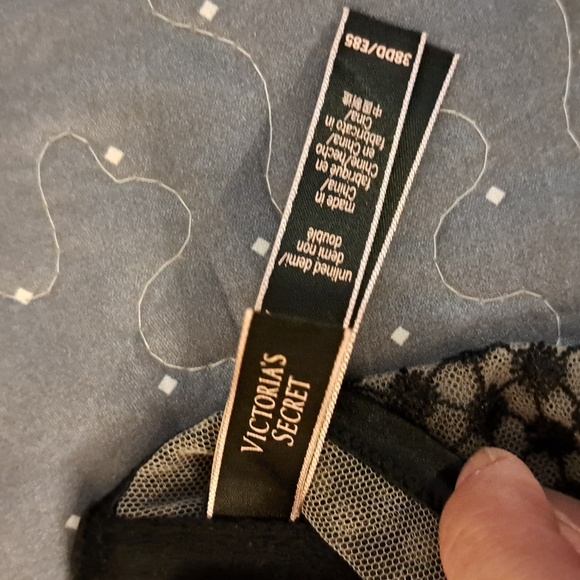 Victoria's Secret unlined demi black bra - Picture 3 of 3